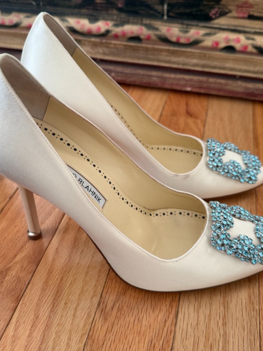 Manolo Blahnik HANGISI Bridal 90 White Satin Jewel Buckle Pumps (MSRP: $1475) - Picture 6 of 7
